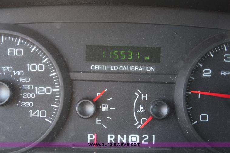 image for item H6989 2006 Ford Crown Victoria Police Interceptor