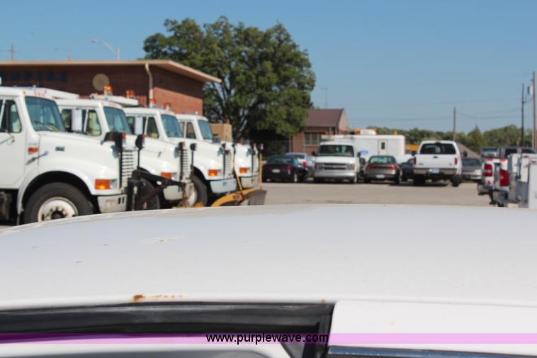 image for item H6989 2006 Ford Crown Victoria Police Interceptor