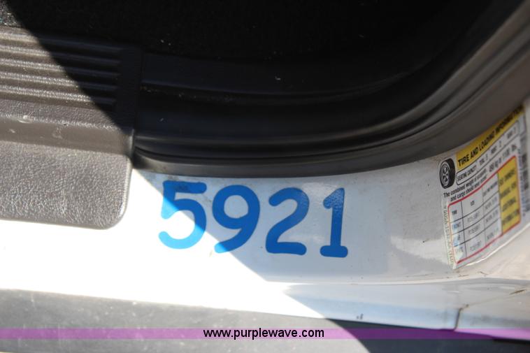 image for item H6989 2006 Ford Crown Victoria Police Interceptor