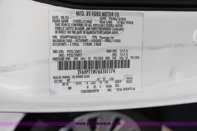 image for item H6989 2006 Ford Crown Victoria Police Interceptor