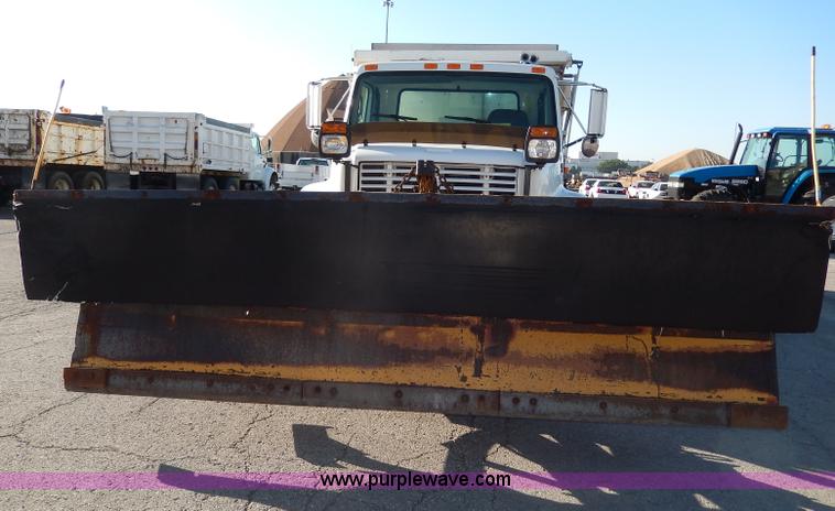 image for item H9706 2000 International 4900 dump truck