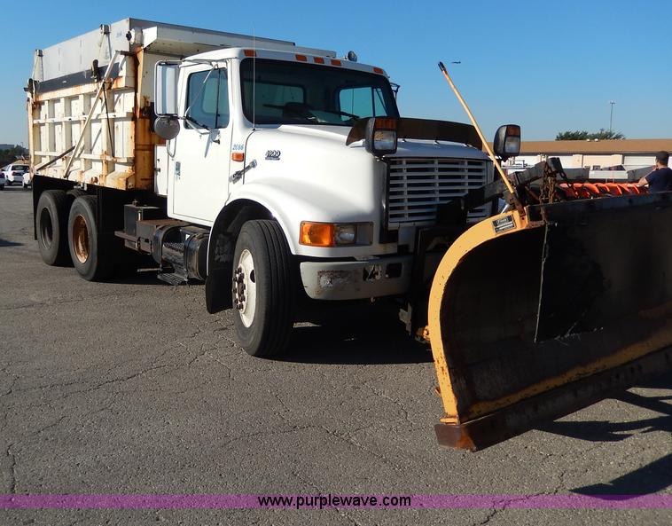 image for item H9706 2000 International 4900 dump truck