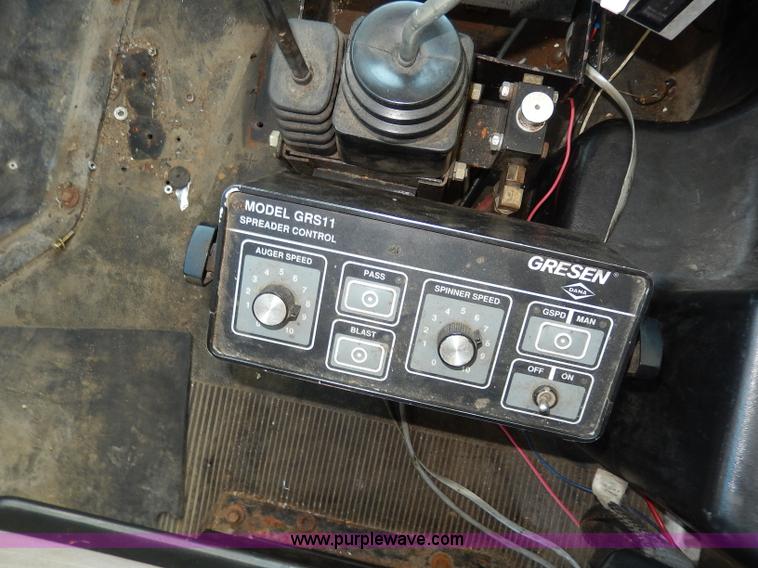 image for item H9706 2000 International 4900 dump truck