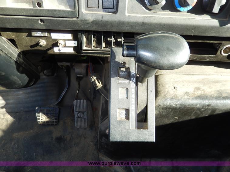 image for item H9706 2000 International 4900 dump truck