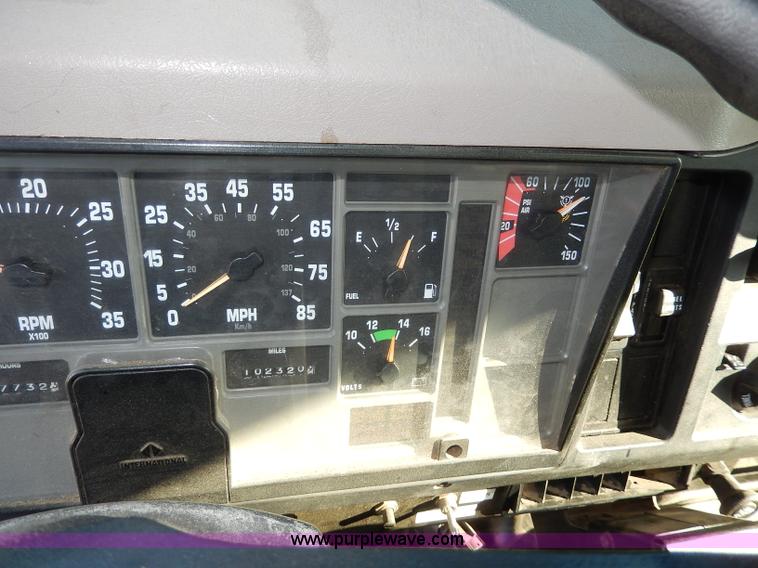 image for item H9706 2000 International 4900 dump truck