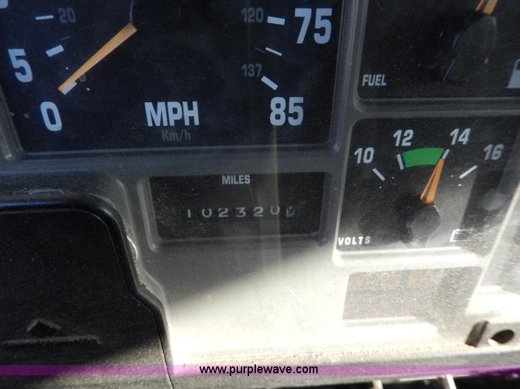 image for item H9706 2000 International 4900 dump truck