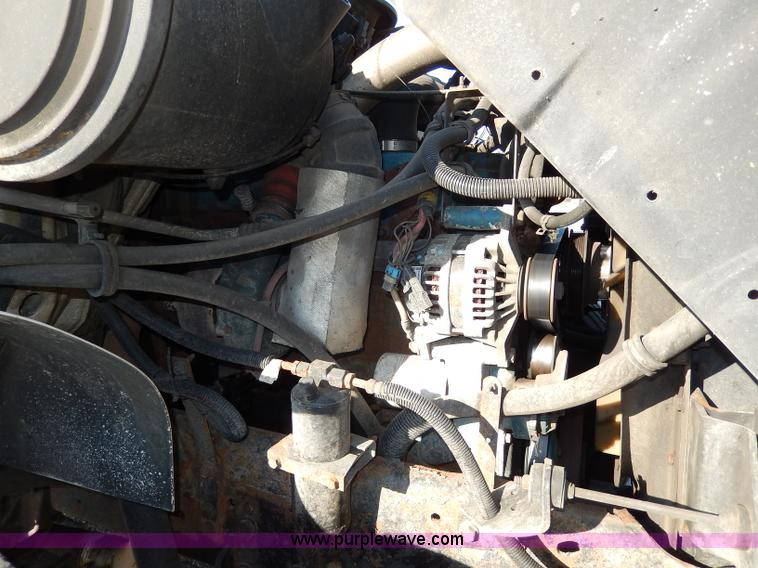 image for item H9706 2000 International 4900 dump truck