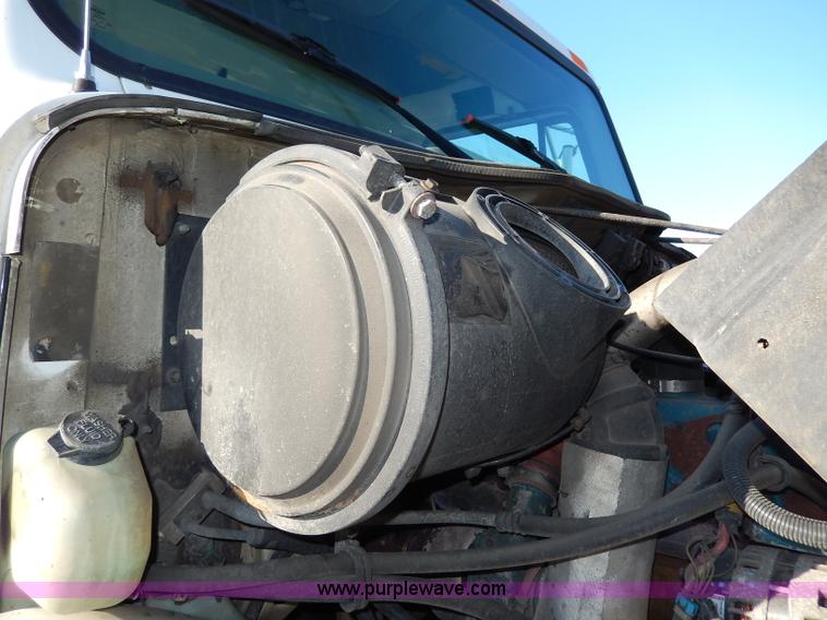 image for item H9706 2000 International 4900 dump truck