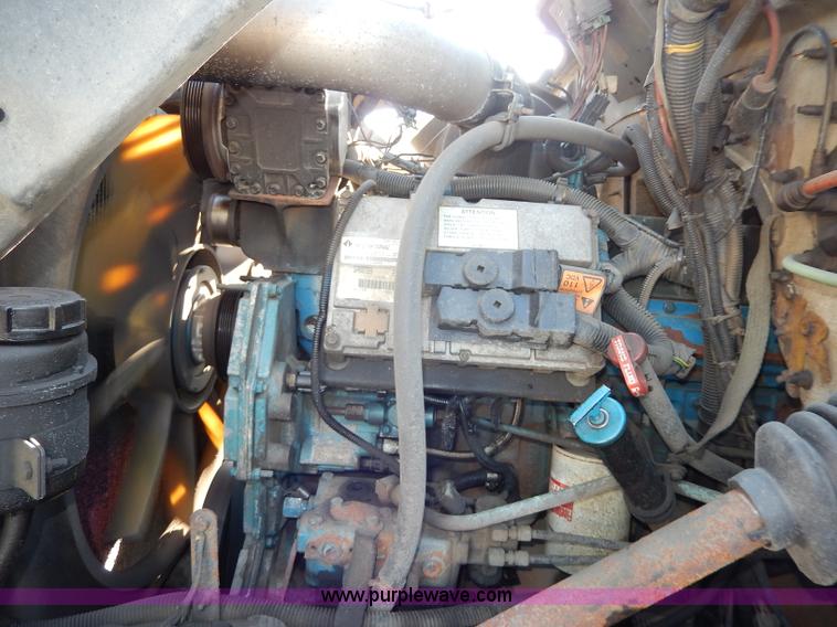 image for item H9706 2000 International 4900 dump truck