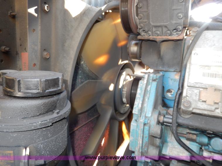 image for item H9706 2000 International 4900 dump truck