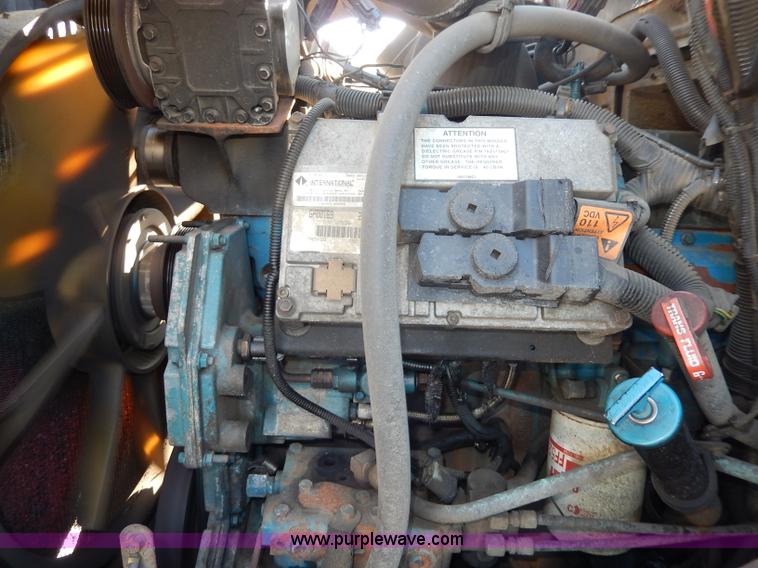 image for item H9706 2000 International 4900 dump truck