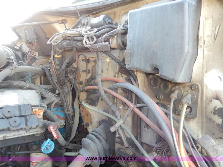 image for item H9706 2000 International 4900 dump truck