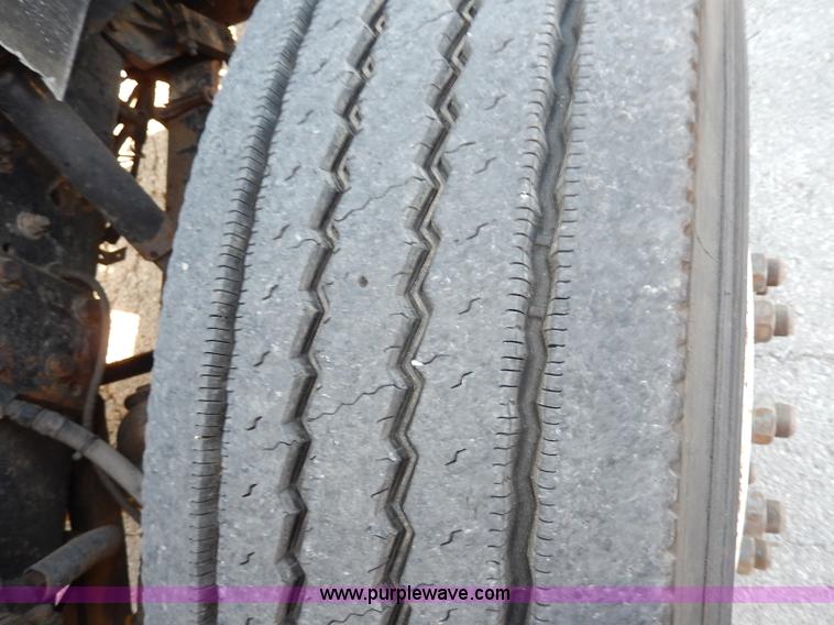 image for item H9706 2000 International 4900 dump truck