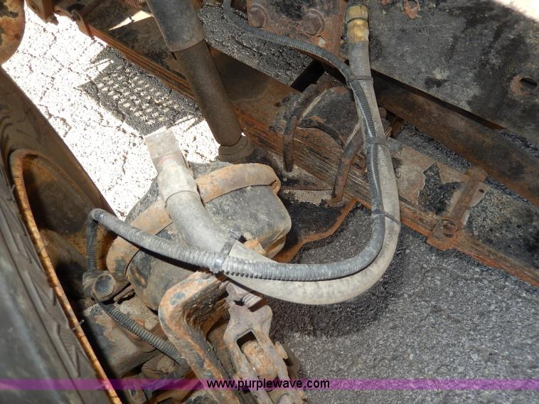 image for item H9706 2000 International 4900 dump truck