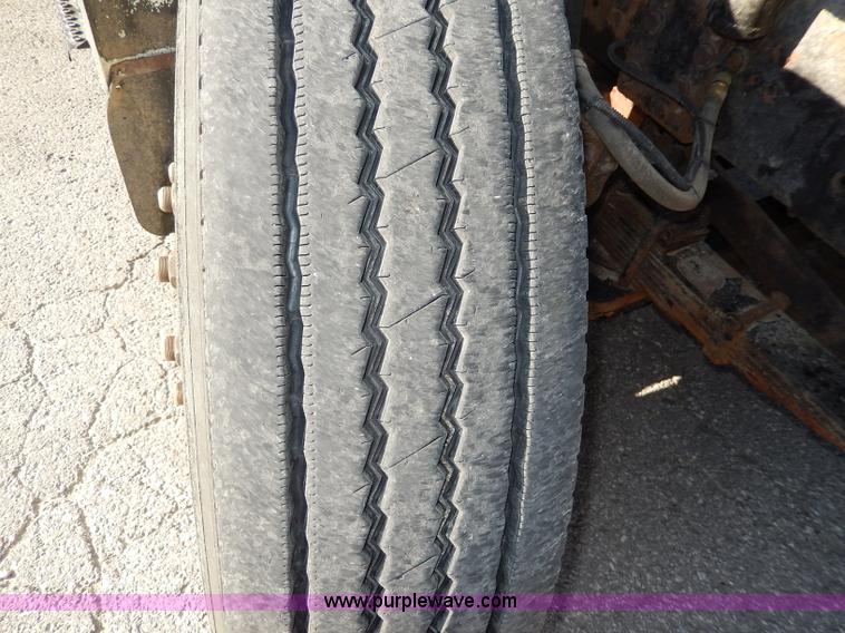 image for item H9706 2000 International 4900 dump truck