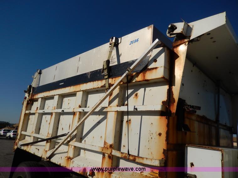 image for item H9706 2000 International 4900 dump truck