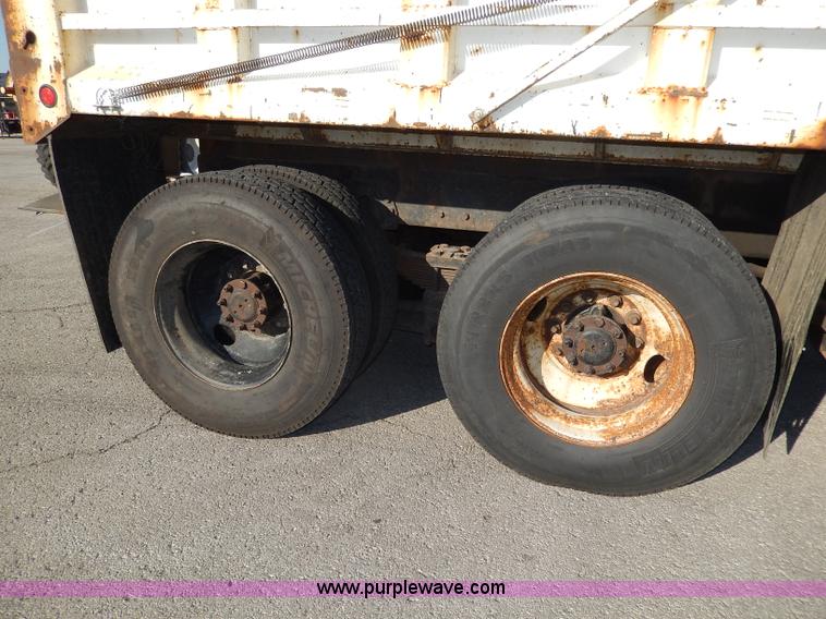 image for item H9706 2000 International 4900 dump truck