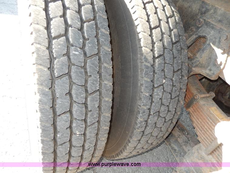 image for item H9706 2000 International 4900 dump truck