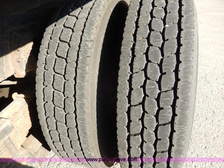 image for item H9706 2000 International 4900 dump truck