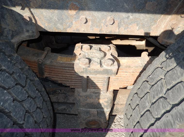 image for item H9706 2000 International 4900 dump truck