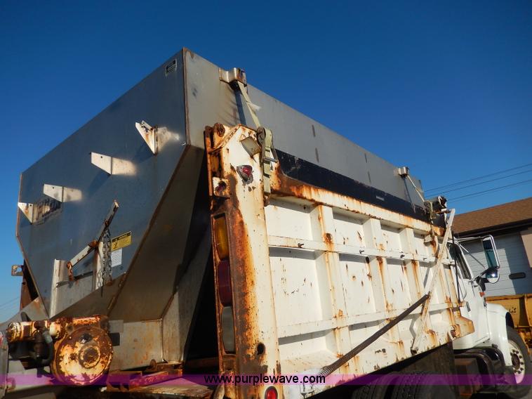 image for item H9706 2000 International 4900 dump truck