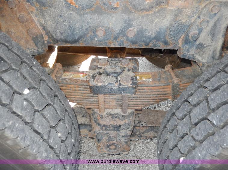 image for item H9706 2000 International 4900 dump truck