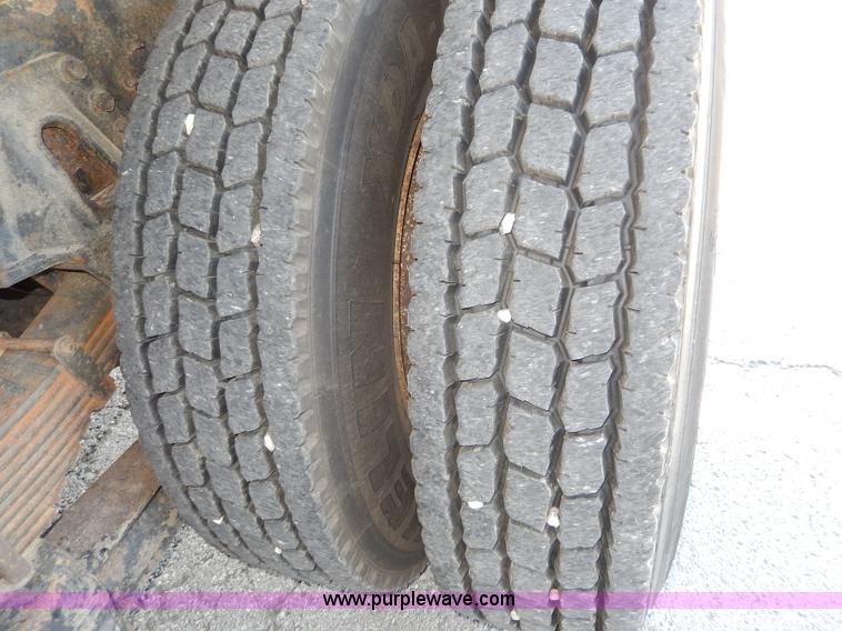 image for item H9706 2000 International 4900 dump truck