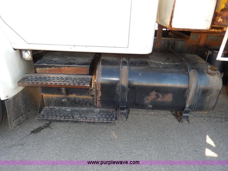 image for item H9706 2000 International 4900 dump truck