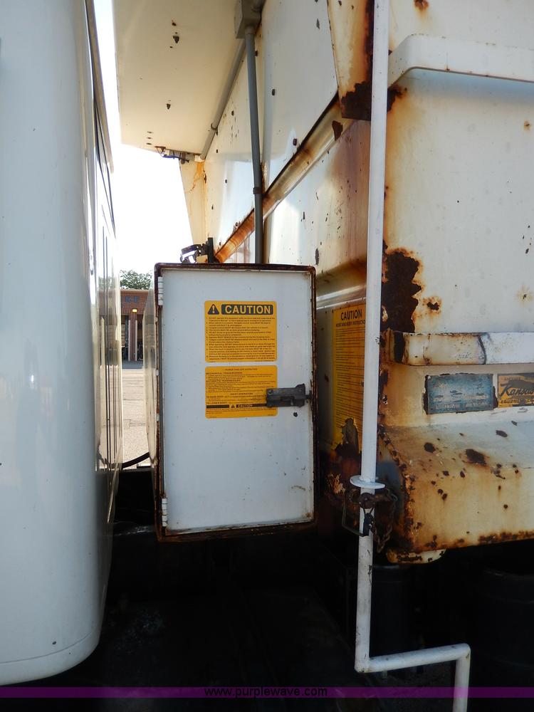 image for item H9706 2000 International 4900 dump truck