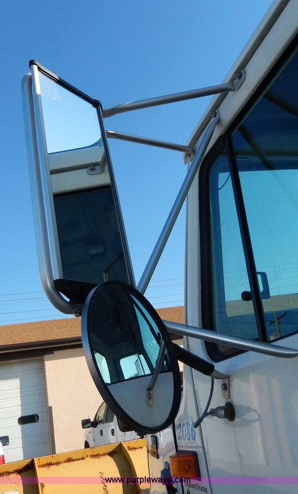 image for item H9706 2000 International 4900 dump truck