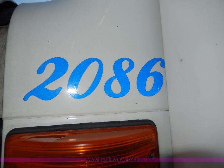 image for item H9706 2000 International 4900 dump truck