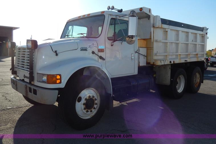 image for item H9707 2001 International 4900 dump truck