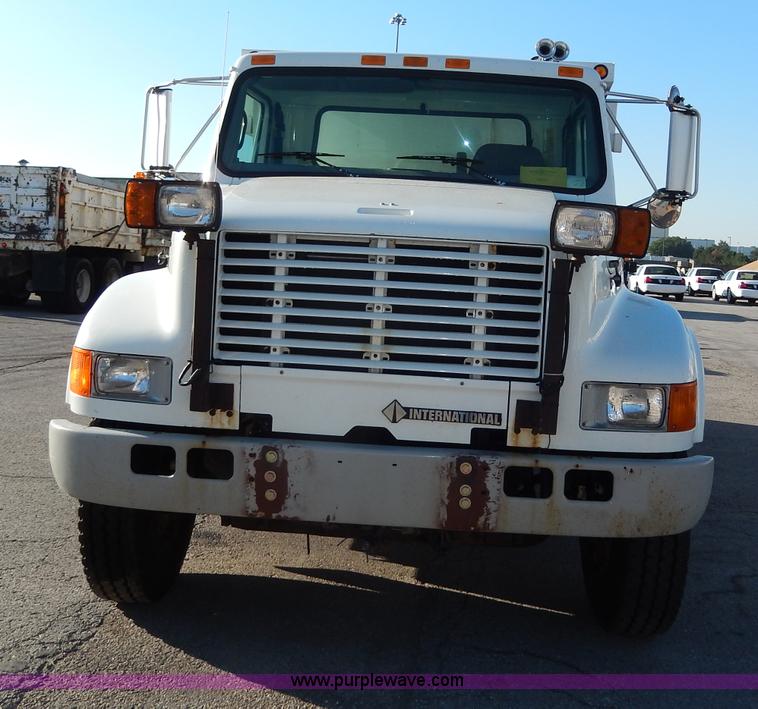 image for item H9707 2001 International 4900 dump truck