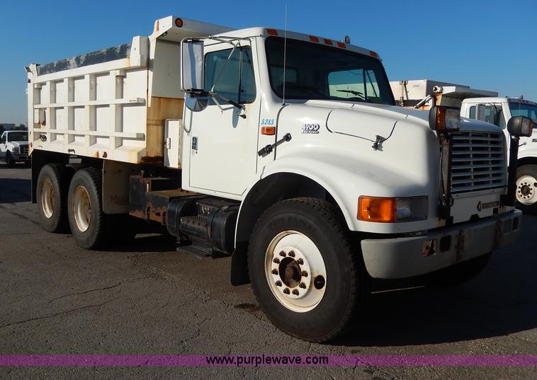 image for item H9707 2001 International 4900 dump truck
