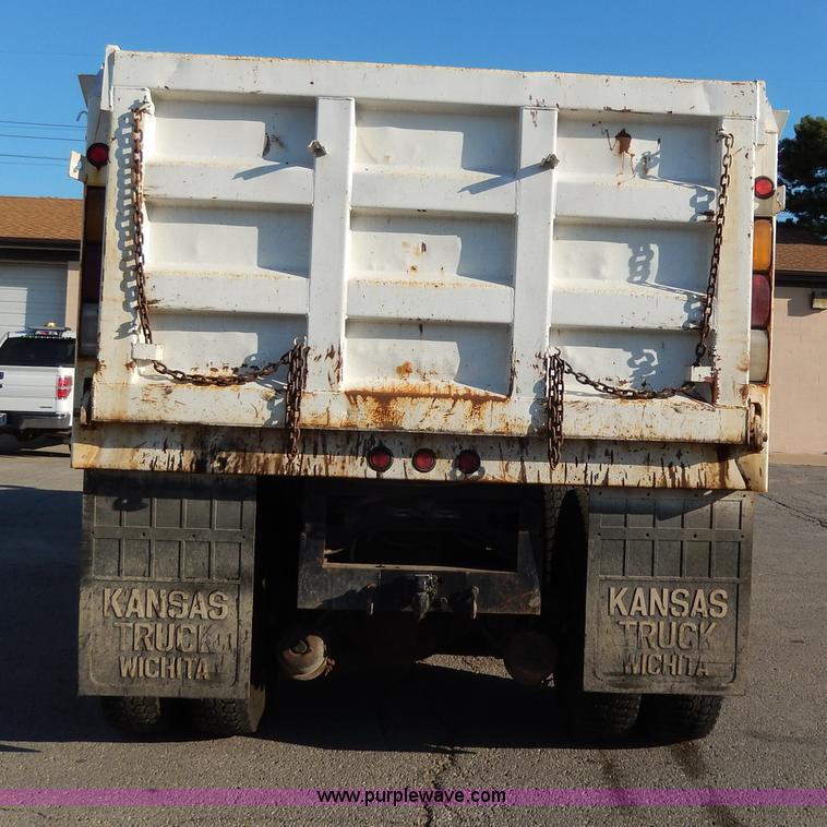 image for item H9707 2001 International 4900 dump truck