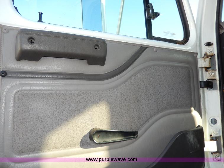 image for item H9707 2001 International 4900 dump truck