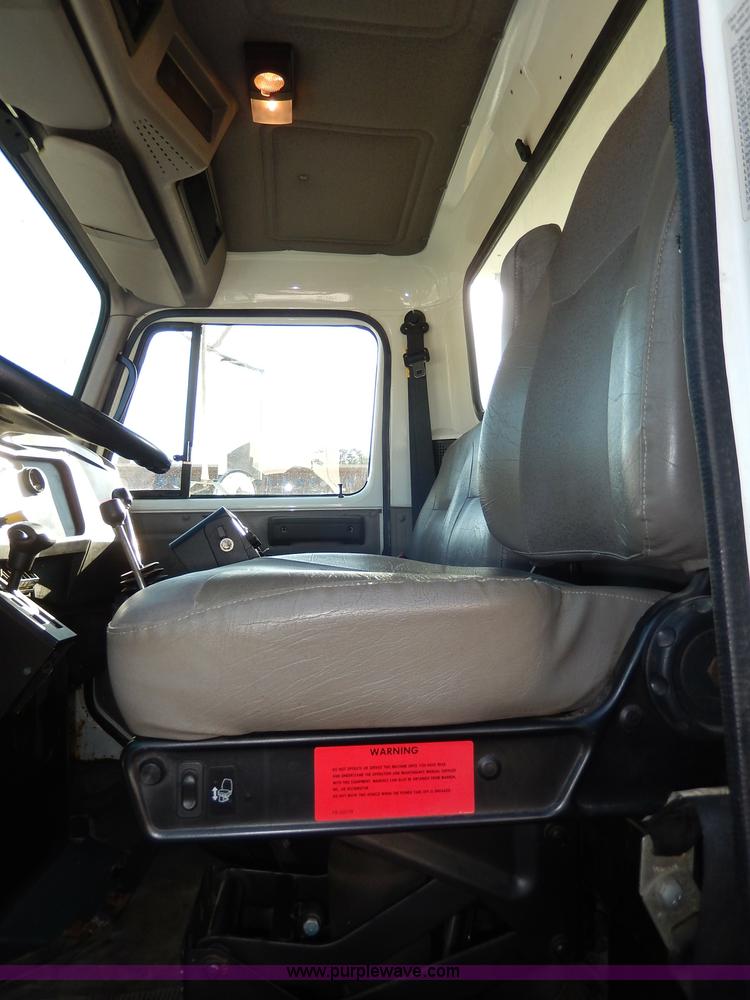 image for item H9707 2001 International 4900 dump truck