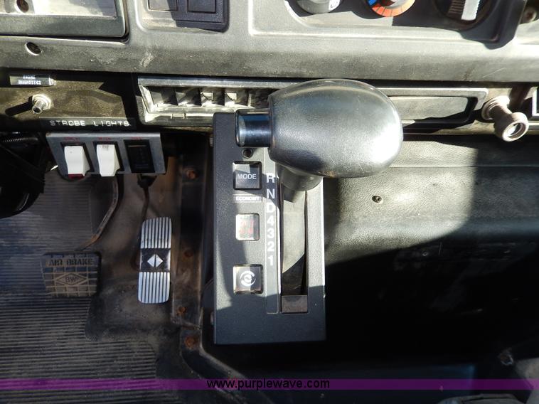 image for item H9707 2001 International 4900 dump truck