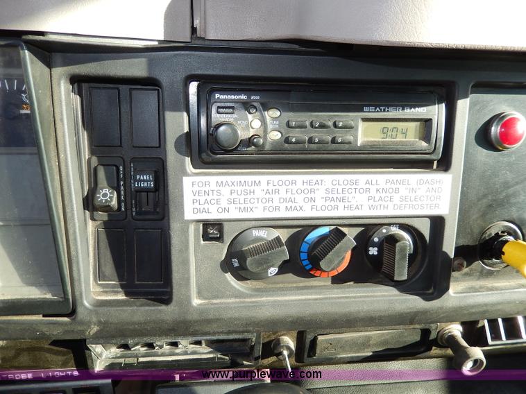 image for item H9707 2001 International 4900 dump truck