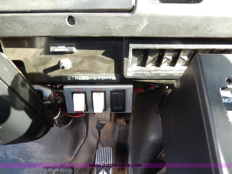 image for item H9707 2001 International 4900 dump truck