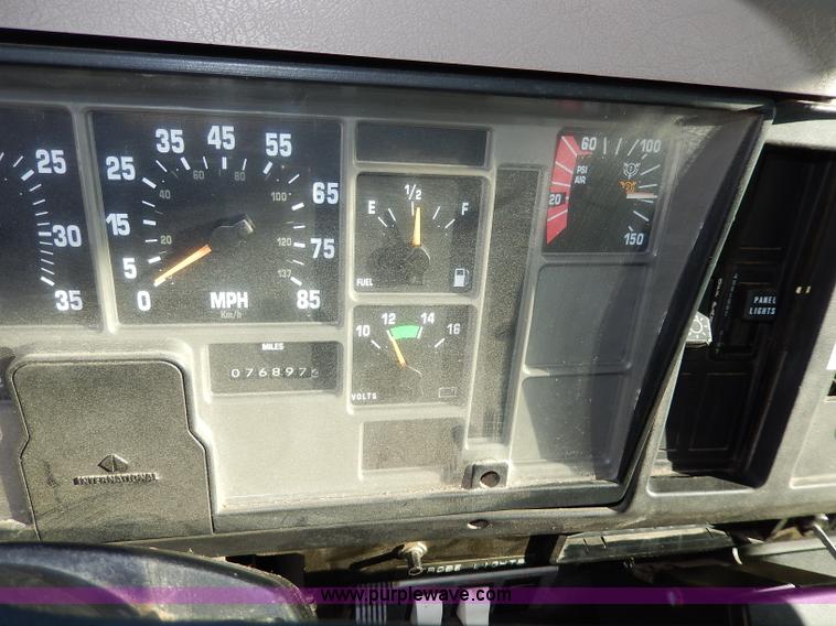 image for item H9707 2001 International 4900 dump truck