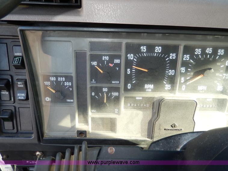 image for item H9707 2001 International 4900 dump truck