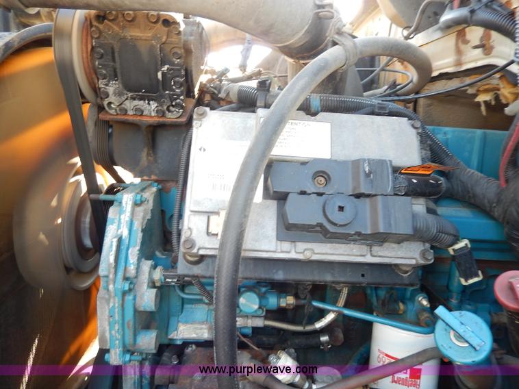 image for item H9707 2001 International 4900 dump truck