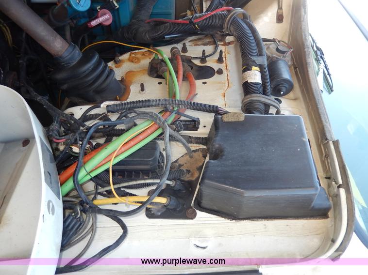 image for item H9707 2001 International 4900 dump truck