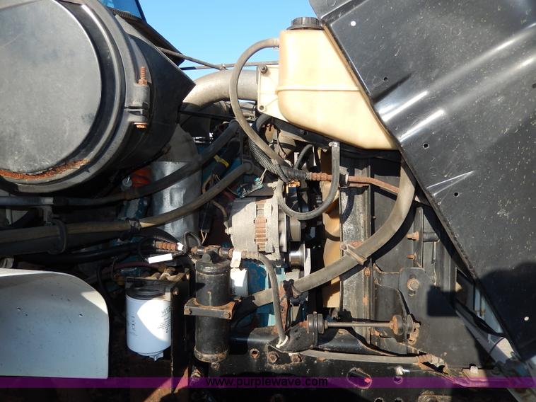 image for item H9707 2001 International 4900 dump truck