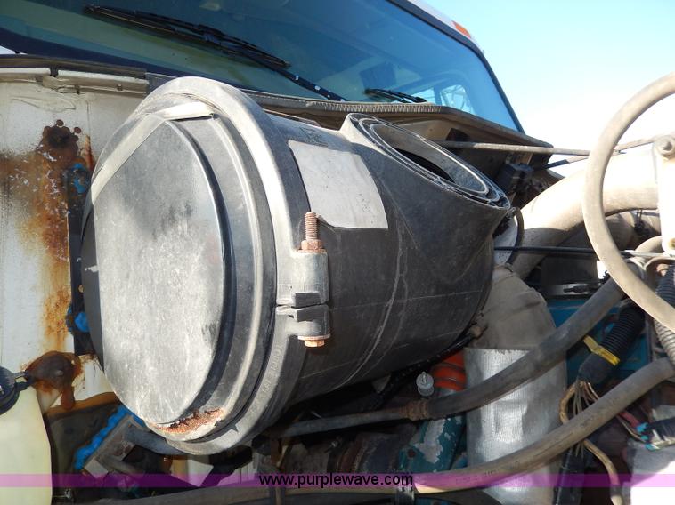 image for item H9707 2001 International 4900 dump truck