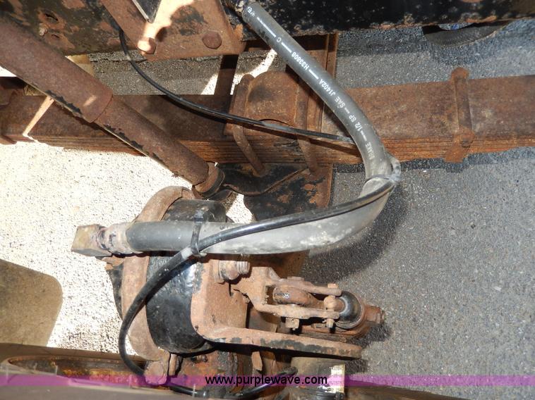 image for item H9707 2001 International 4900 dump truck