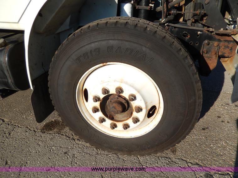 image for item H9707 2001 International 4900 dump truck