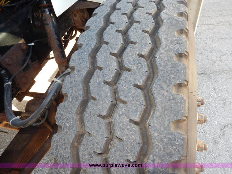 image for item H9707 2001 International 4900 dump truck