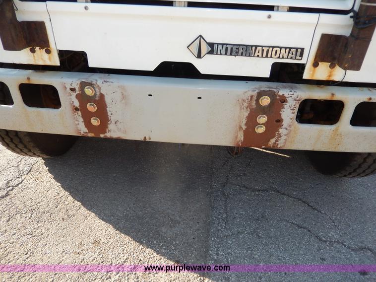 image for item H9707 2001 International 4900 dump truck